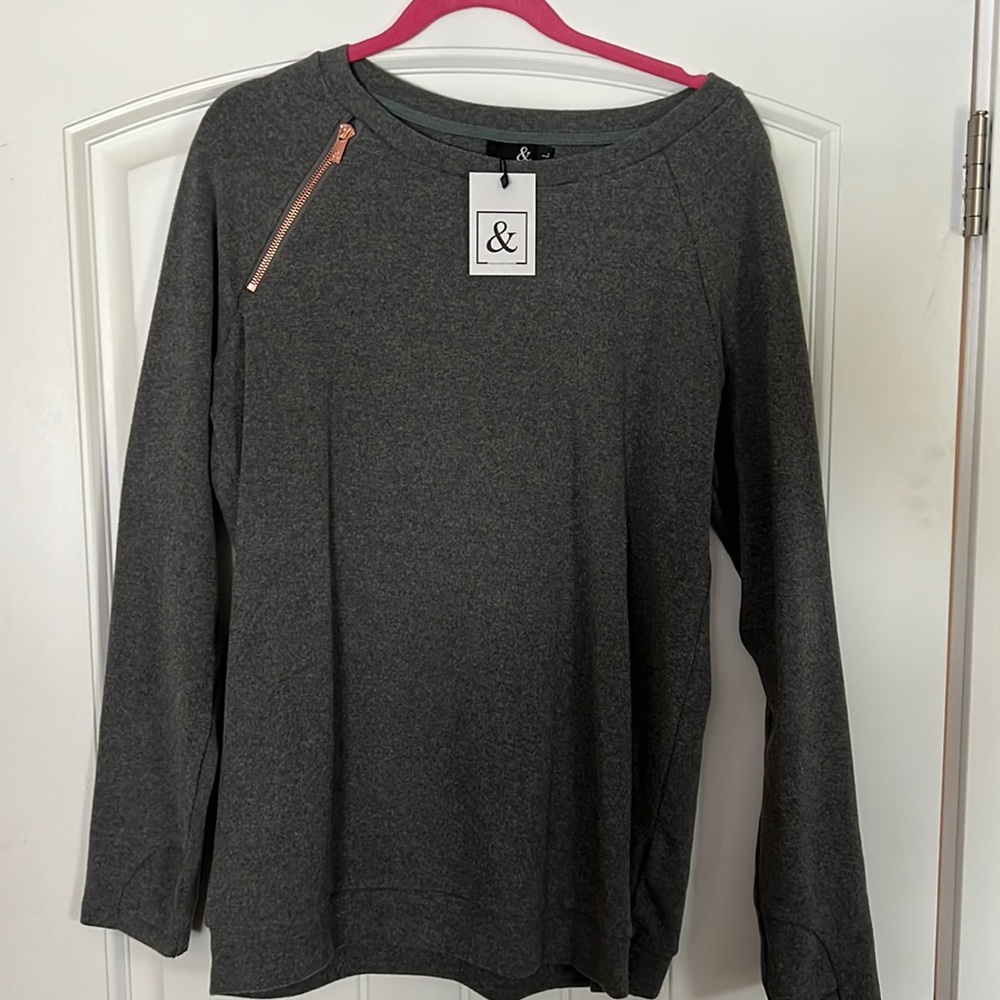 NWT long sleeve with a zipper detail
